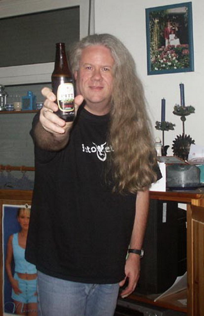 021124_nico-cheers.jpg 