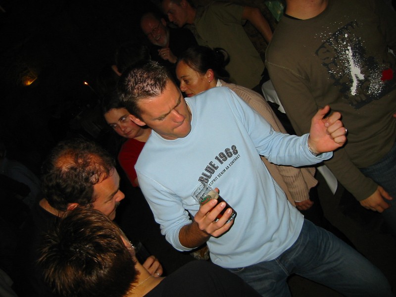 geulhem311003_har_dancing