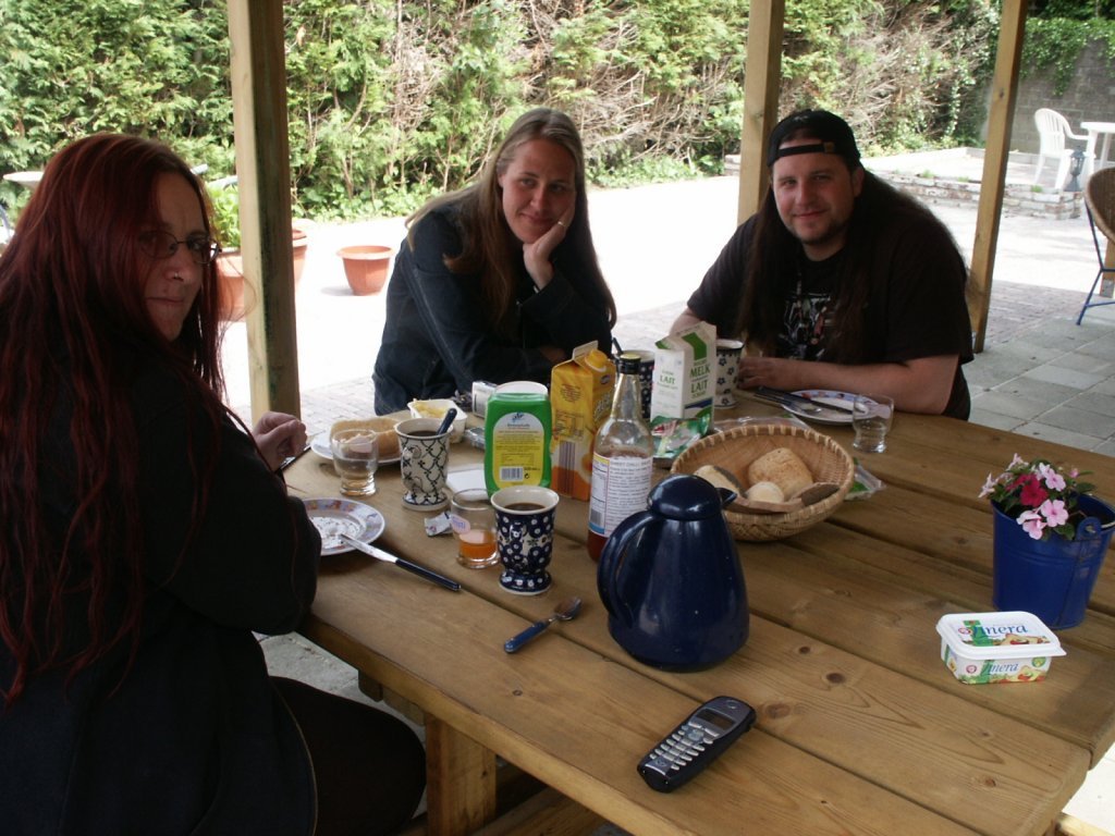 rh310504_01_home_breakfast