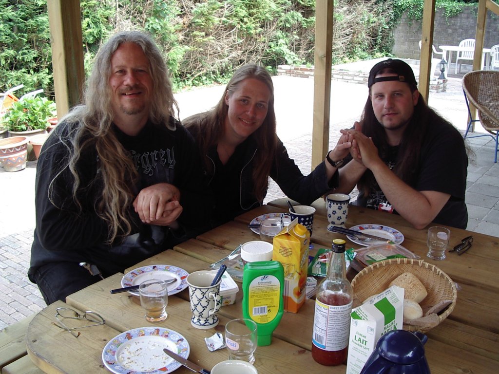 rh310504_03c_home_breakfast