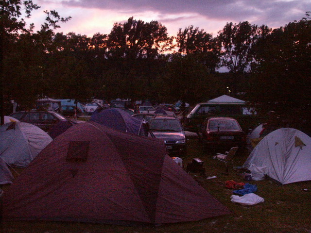 byh04_2406_05_camping