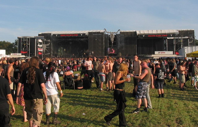 woa04_025_0508k_mainstages1