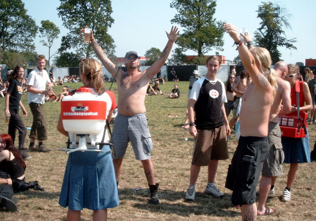 woa04_055_0608s_refreshmentpolice