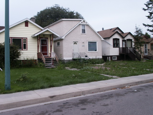 can070904_12_canadianhouses