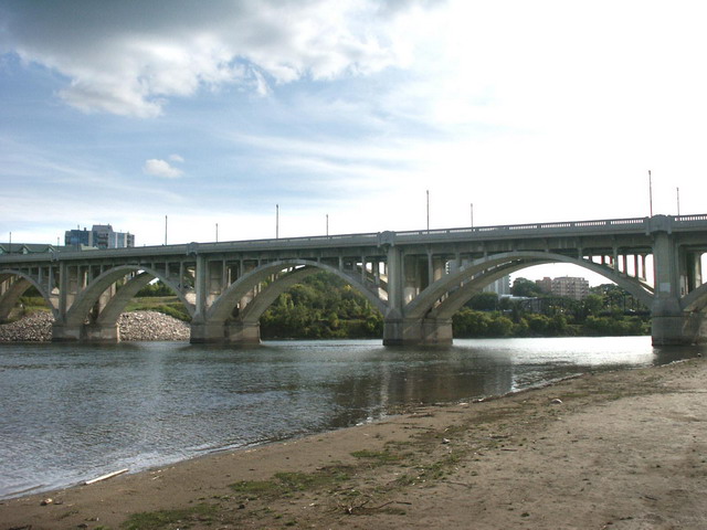 can080904_26_riverside