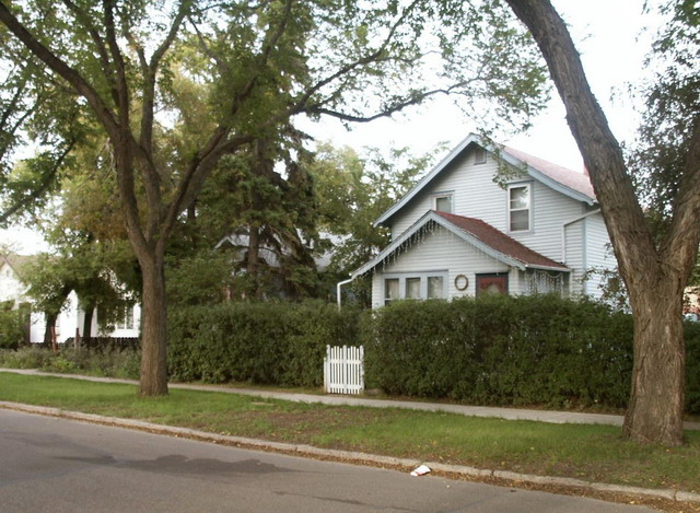 can080904_39_brentjenshouse