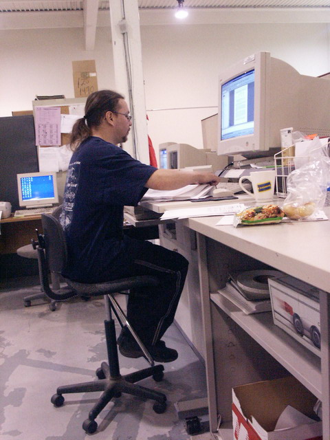 can090904_06_derek_at_work