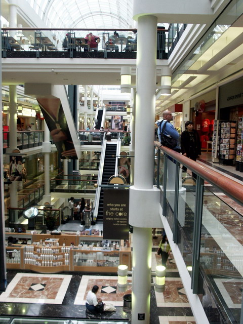 can090904_23_eatonmall
