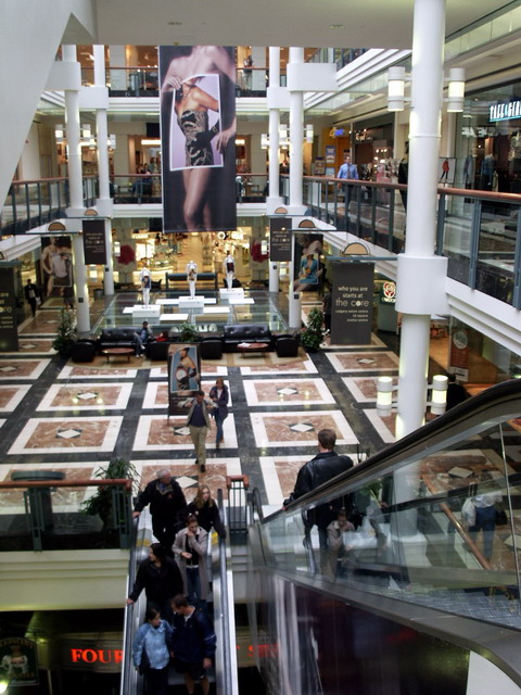 can090904_24_eatonmall
