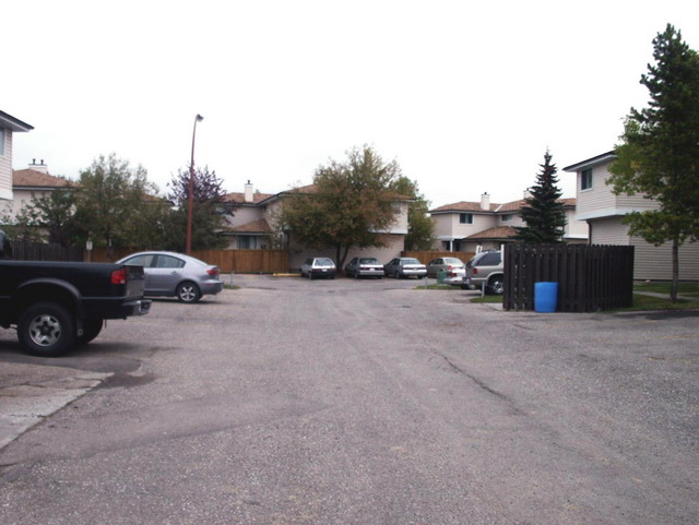 can090904_27_dereksstreet