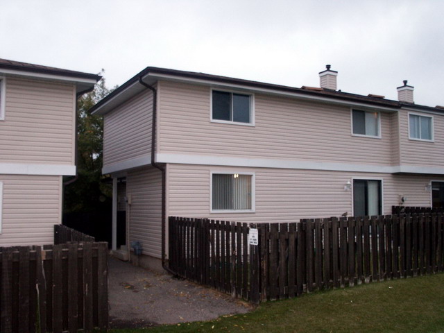 can090904_28_derekshouse