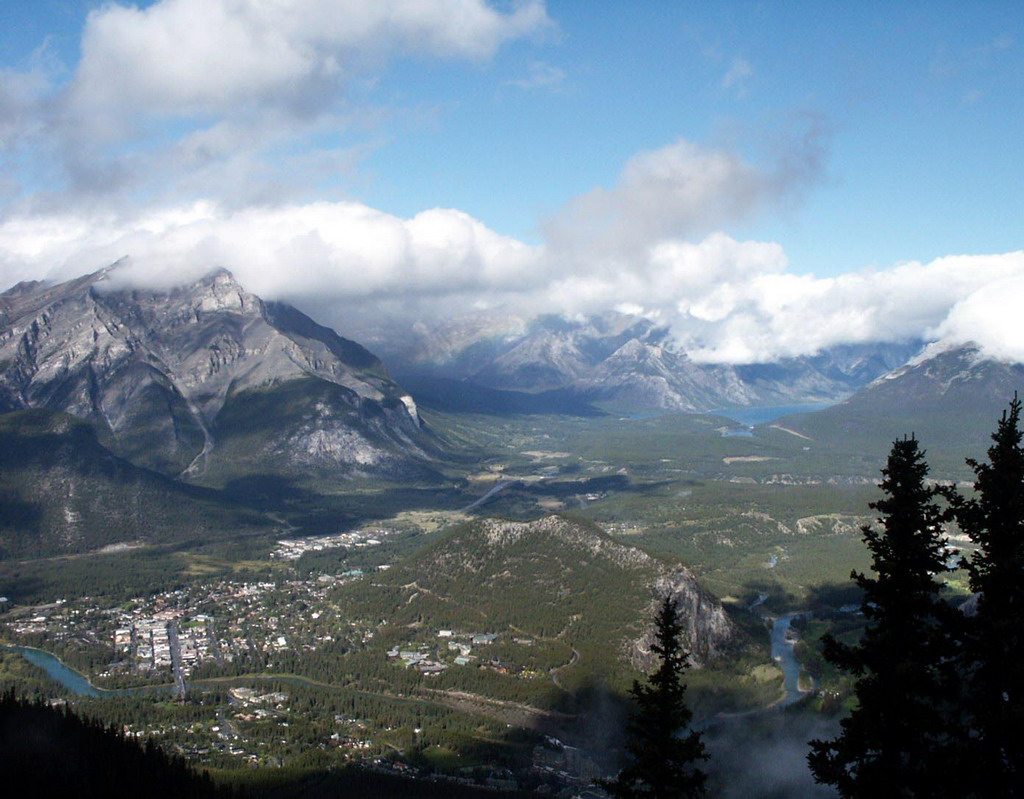 can110904_10_sulphurmountain_view
