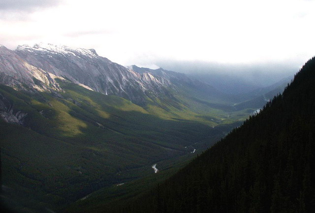 can110904_13_banffgondola_view