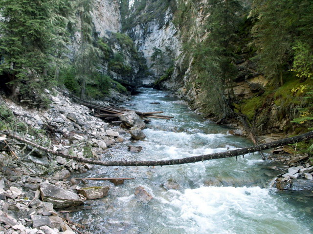 can120904_09_johnston_canyon
