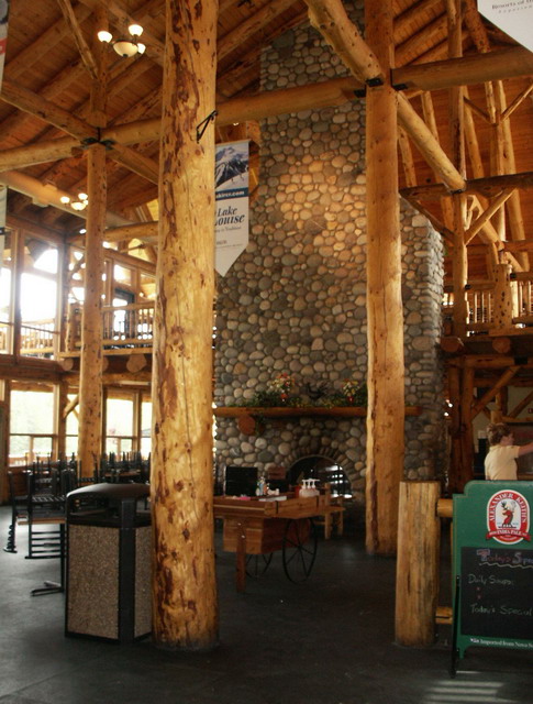 can120904_30_lakelouisegondola_lodge