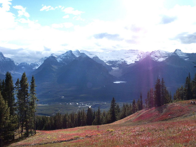 can120904_33_lakelouisegondola_view