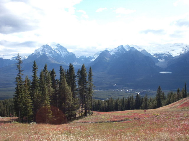 can120904_34_lakelouisegondola_view