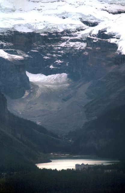 can120904_34n_lakelouisegondola_view