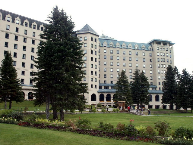 can130904_02_lakelouise_chateau