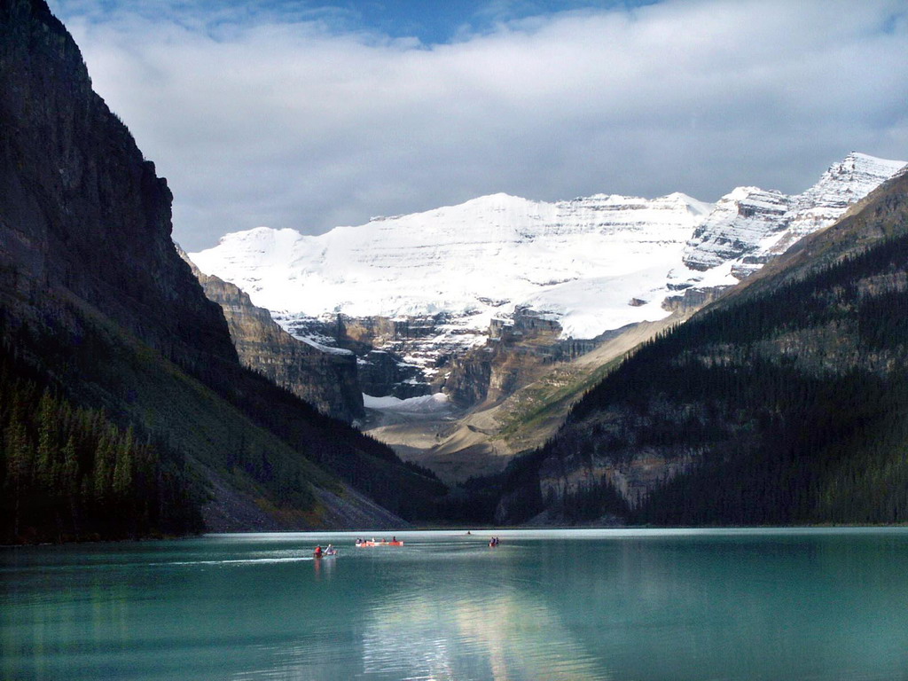 can130904_15_lakelouise_canoe