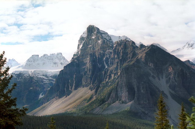 can130904_21n_valleyofthetenpeaks
