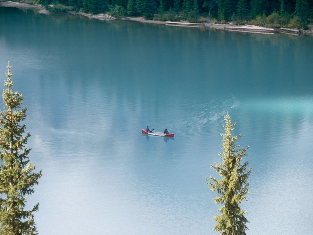 can130904_26_morainelake_canoe
