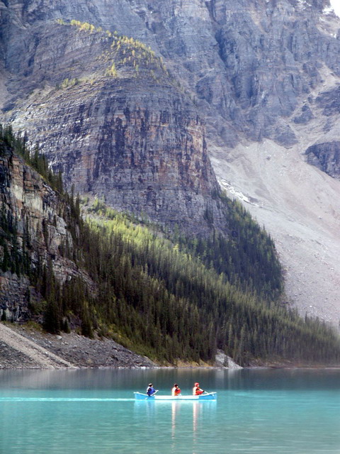 can130904_33_morainelake_canoe