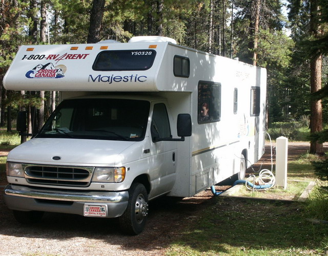 can140904_02_whistlerscampground_hookupsite