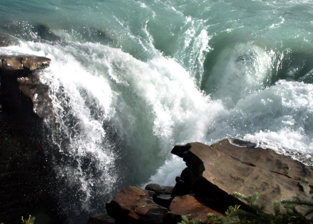 can170904_04_athabascafalls