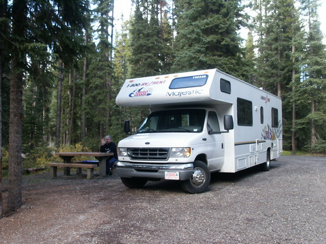 can170904_47_lakelouisecamp