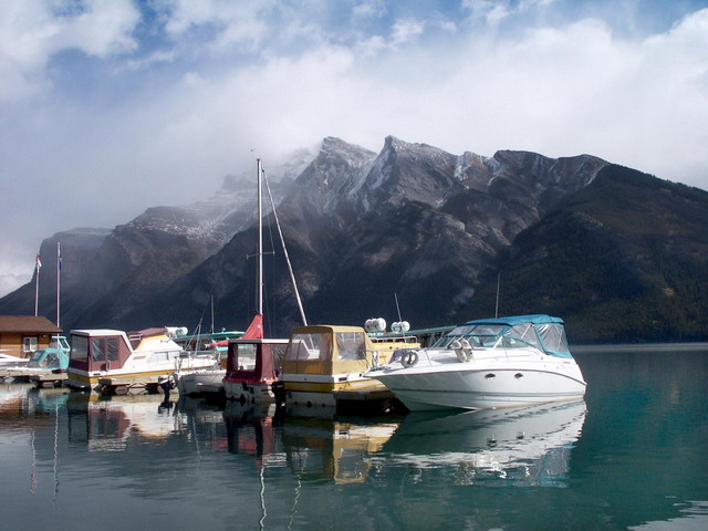 can200904_08_lakeminnewanka