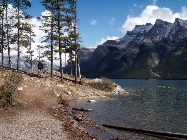 can200904_12_lakeminnewanka