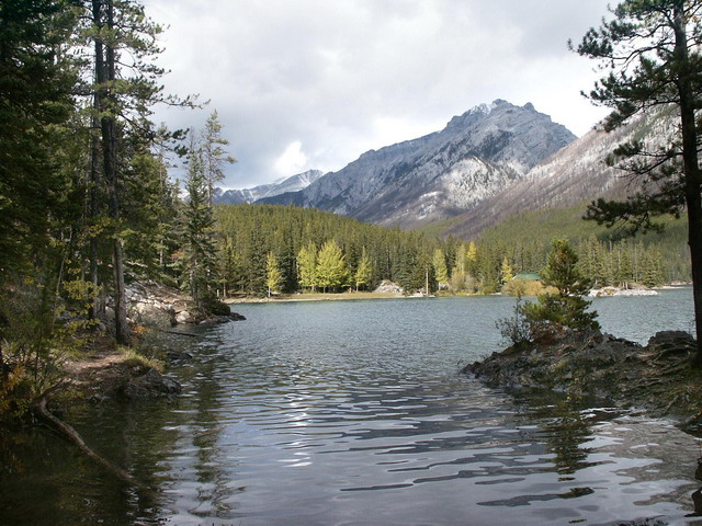 can200904_17_lakeminnewanka
