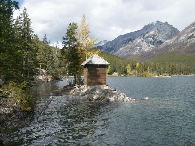can200904_18_lakeminnewanka