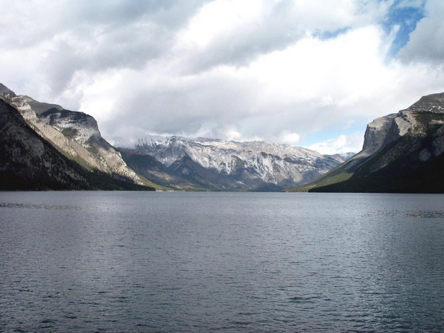 can200904_21_lakeminnewanka