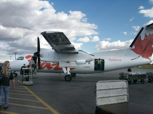 can220904_01_calgaryreginaplane
