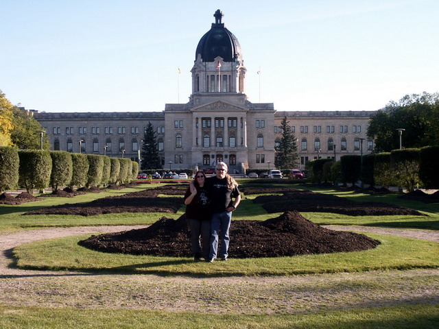 can250904_06_marlies_nico_legislativebuilding