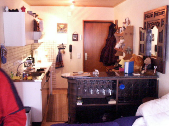 aw120205_01_teddysaloon