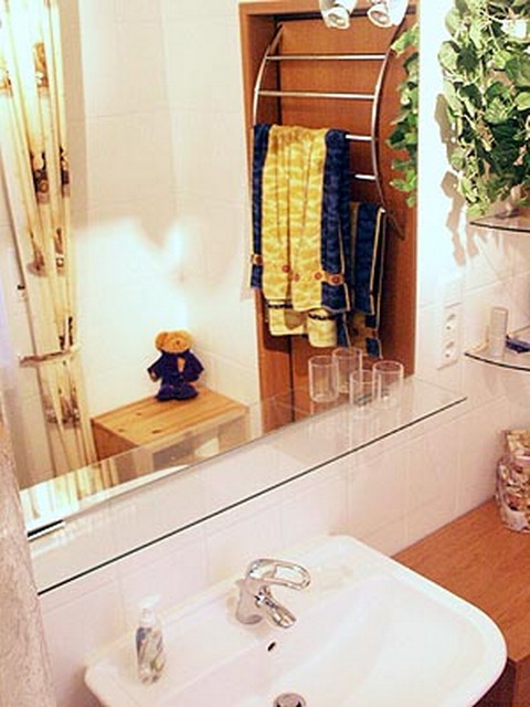 aw150205_02_teddysaloon_bathroom