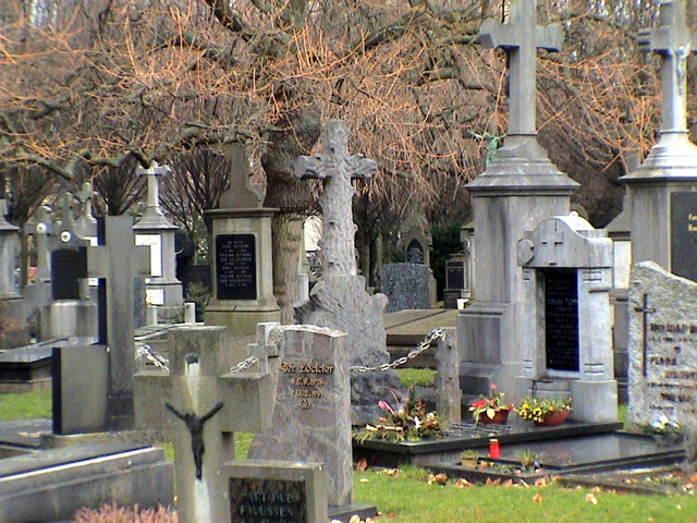 dannysandy110305_13s_heerlen_graveyard