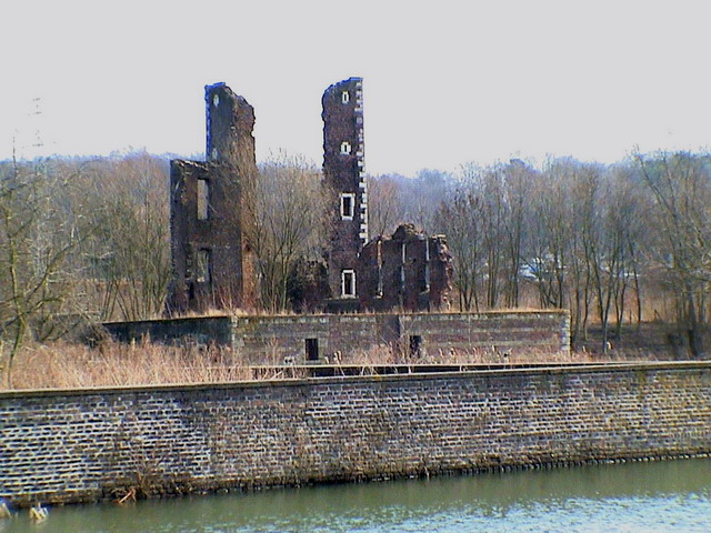 dannysandy150305_01s_heerlen_nicoscastle
