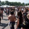 byh05_01_crowd