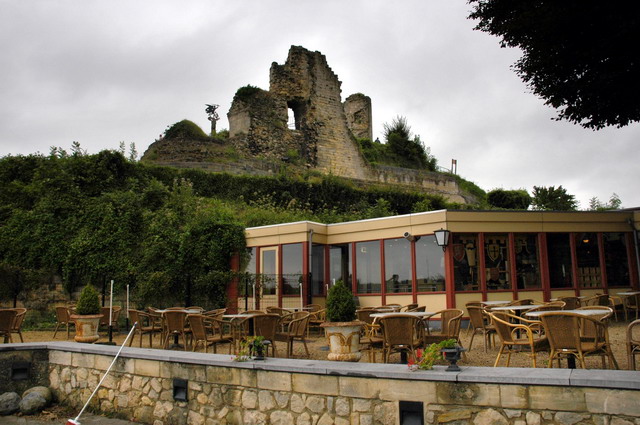 marlin150805_03_valkenburg_castleruins_restaurant