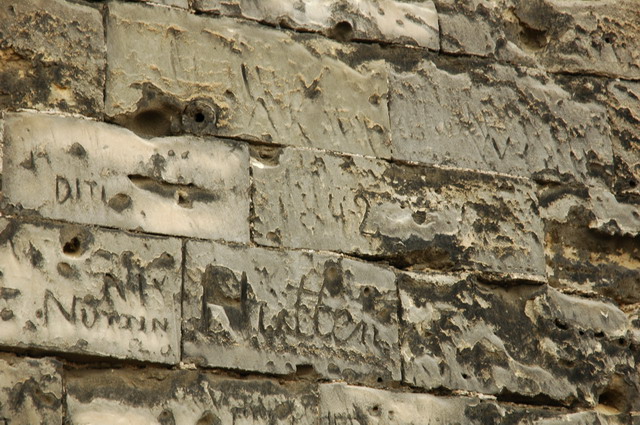 marlin150805_18_valkenburg_castleruins_oldwriting