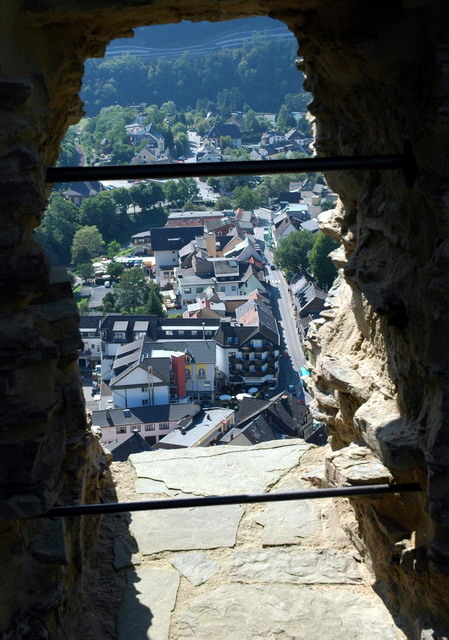 marlin170805_36_altenahr_castle_view