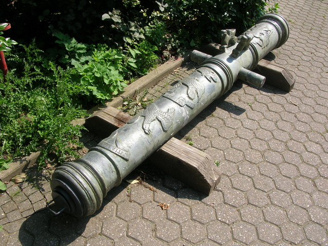 marlin180805_20m_satzvey_castle_cannon