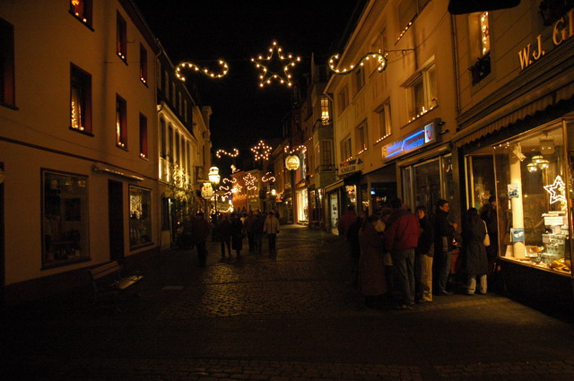 aw101205_xmasfair01