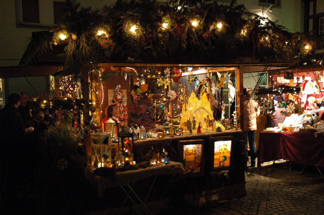 aw101205_xmasfair10