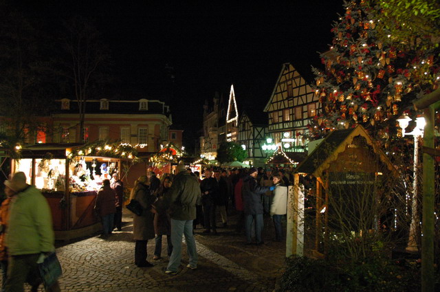 aw101205_xmasfair15