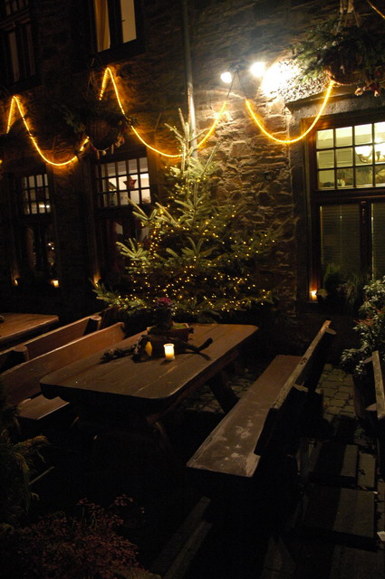 aw101205_xmasfair18